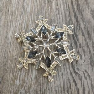 Premier Designs Snowflake Pin ❄️